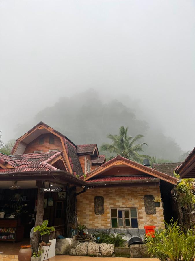 Khaosok Monkeys & River Camps Khao Sok National Park ภายนอก รูปภาพ