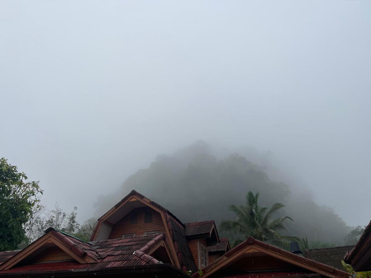 Khaosok Monkeys & River Camps Khao Sok National Park ภายนอก รูปภาพ